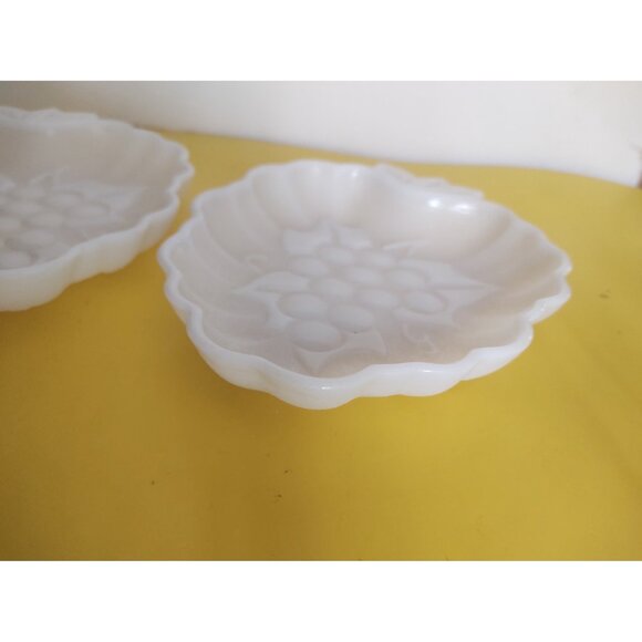 Hazel Atlas Milk glass Candy/Nut dishes embossed grape design. Set of 2 - Picture 4 of 9